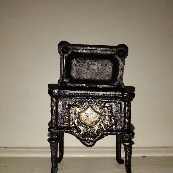 French Cast Iron Foundry Box - Picture 4 of 6